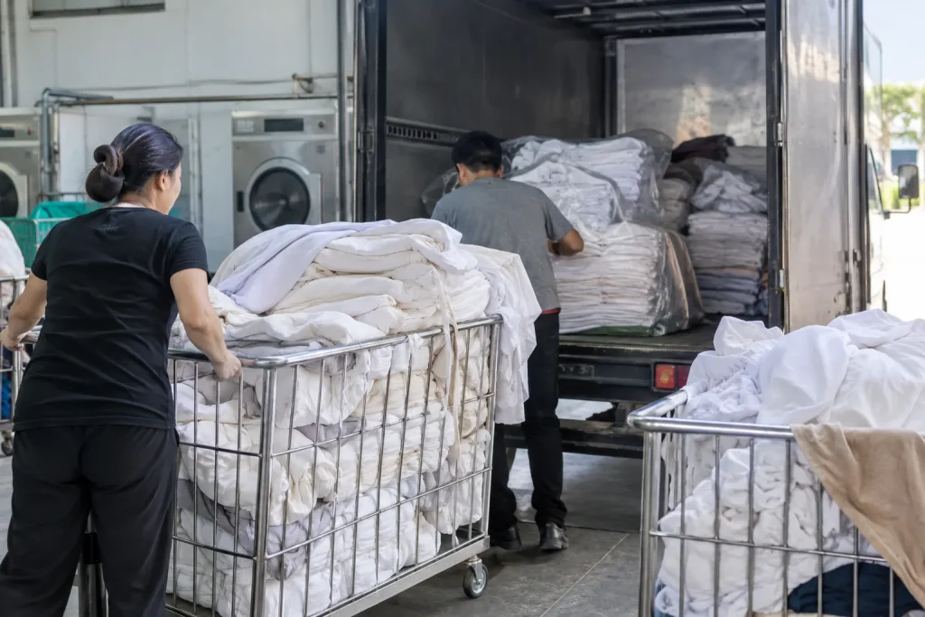 Dịch vụ giặt ủi hỗ trợ nhà hàng quản lý đồ vải thuận tiện hơn, từ khâu làm sạch đến bàn giao.